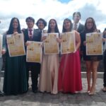 Elenita Junto A Los Compañeros Graduados De Economistas